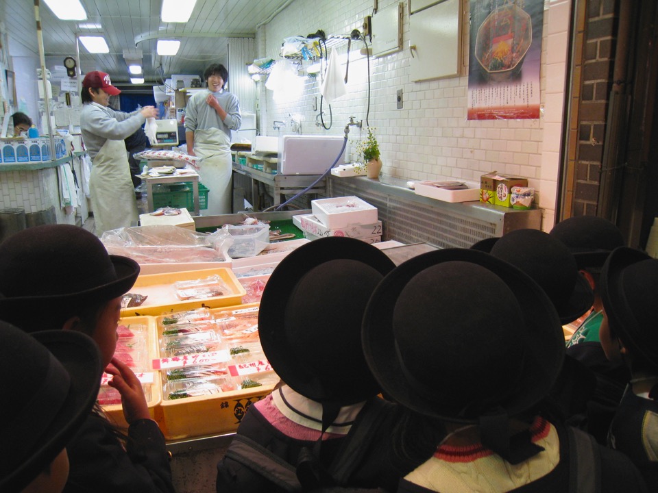 Nishiki enthusiastic school kids