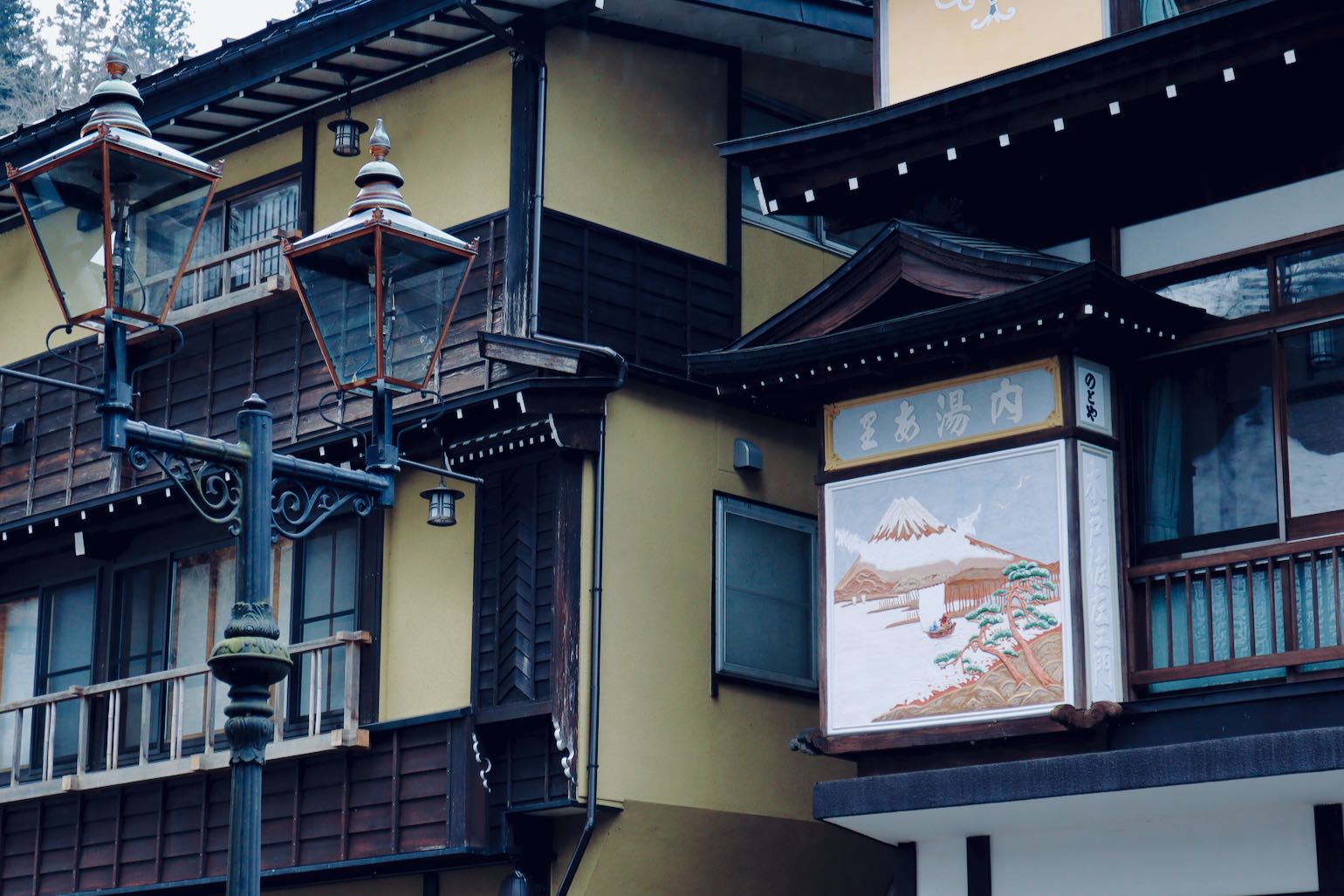 Ginzan Onsen - Notoya ryokan - detail of the façade